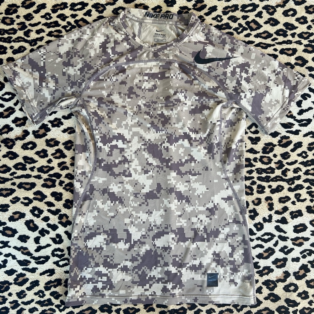 NIKE PRO CAMO TSHIRT